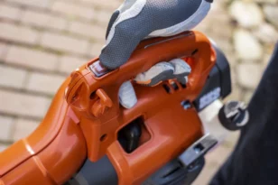 HUSQVARNA 125B LEHTIPUHALLIN - Image 3
