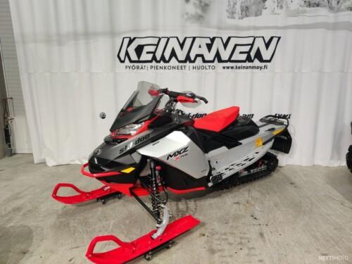 SKI-DOO MXZ XRS 850 -22 823-ÖC